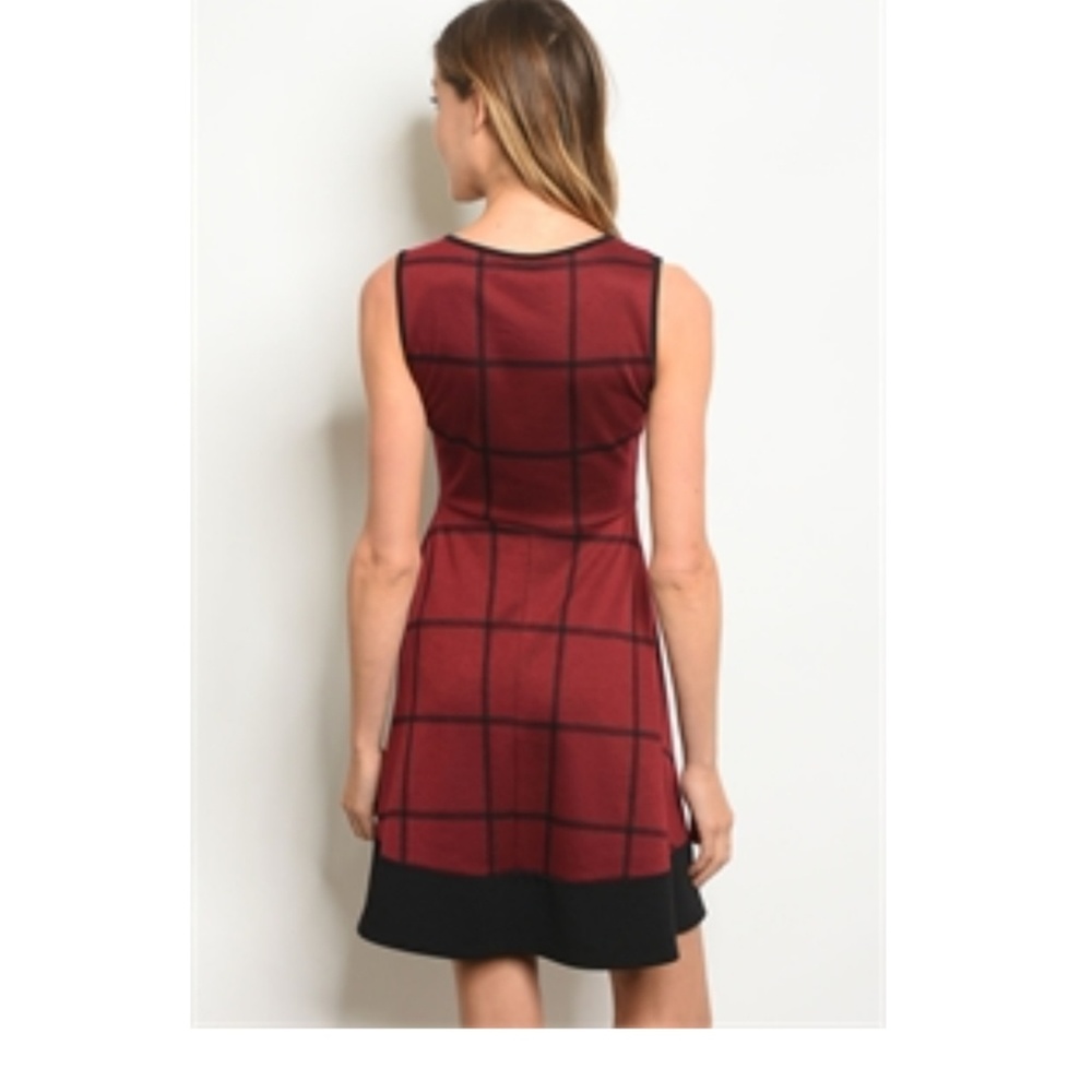 Red or Green Dress - Picture 5 of 8